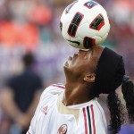 Coca Cola a reziliat contractul lui Ronaldinho, după ce acesta a apărut având alături cutii de Pepsi